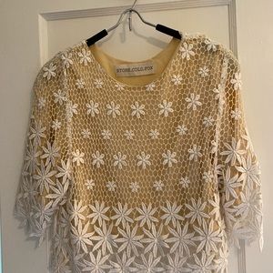 STONE COLD FOX. White Sunflower Crop Blouse.